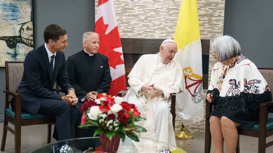 School kids: Pope apologises in Canada 