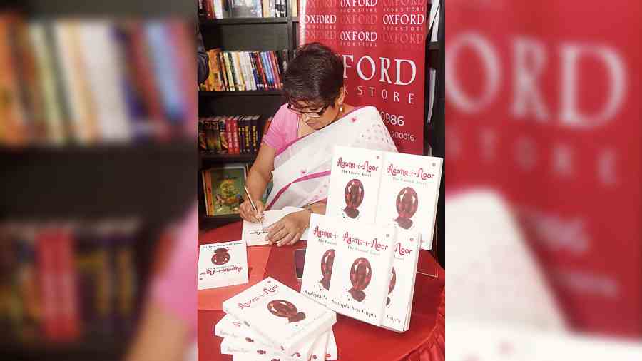 The author is all smiles as she poses with her fans at the book-signing and interaction session. “My story is suitable for readers of all ages. Its mix of action, crime, history and conspiracy will appeal to young and old alike,” she later said.