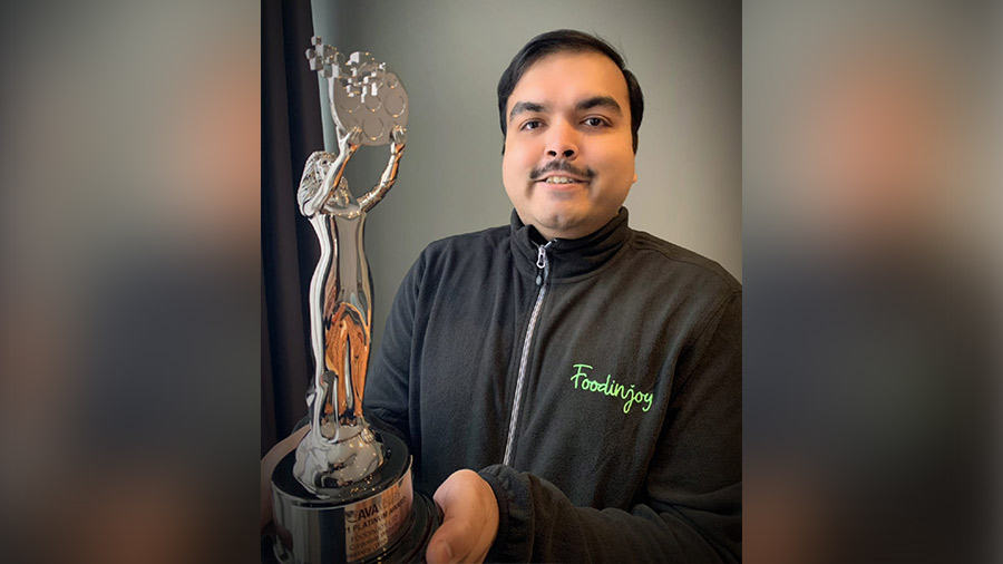 Joydeep Pal with the Platinum Award in Creativity (Web Design) won by Foodinjoy at the 2021 AVA Digital Awards