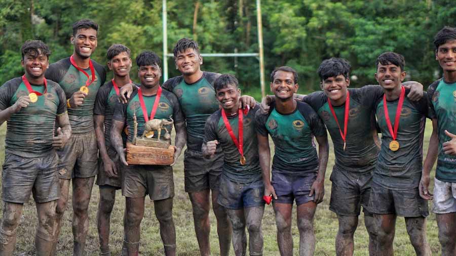 The Jungle Crows won the men’s tie 