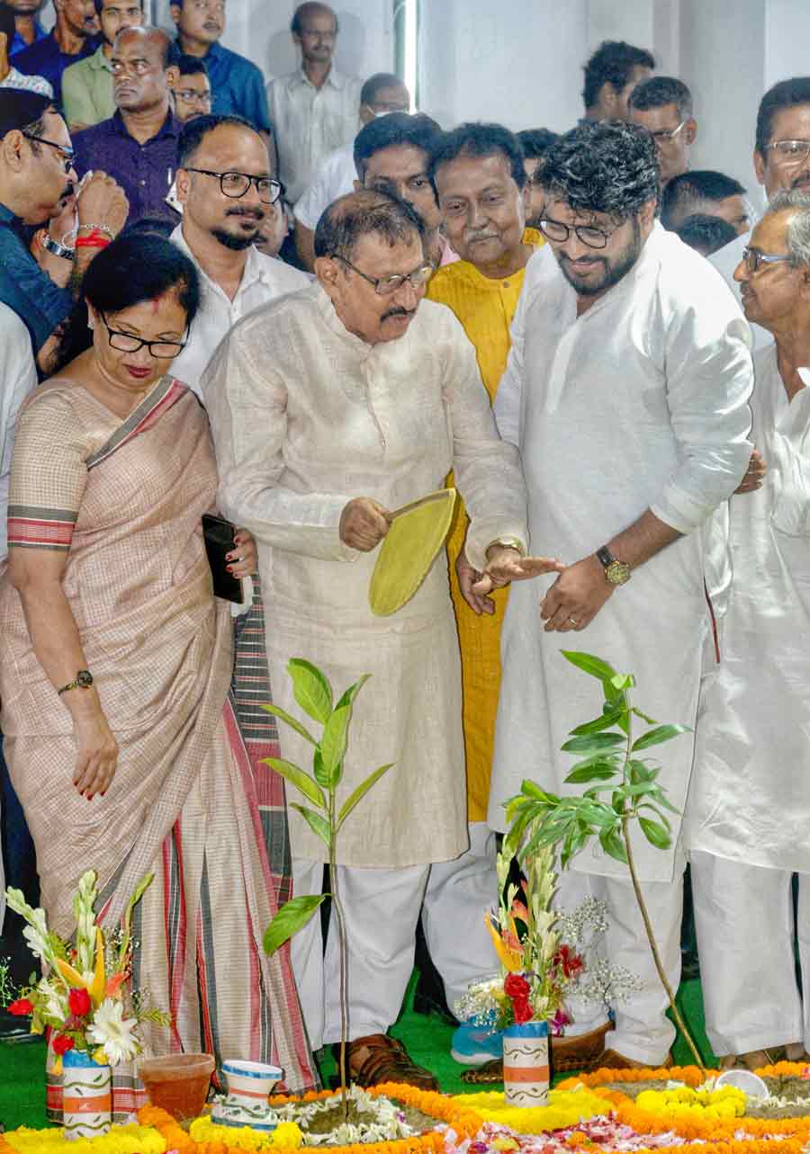 West Bengal Assembly Speaker Biman Banerjee flanked by state minister Chandrima Bhattacharya and MLA Babul Supriyo inaugurates Vanamahotsav 2022 on Tuesday. The event took place on the eastern lawn of the Assembly house. 