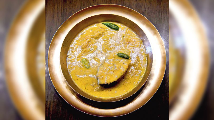 Ilish Panikhola: This dish hails from Barisal, in Bangladesh. Referred as Sada Ilish, this is perhaps the lightest hilsa curry from Barisal. It is made with an onion-based ilish stock. Rs 779-plus