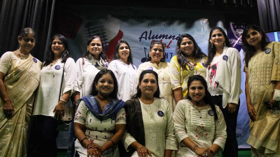 The organising committee members of Alumni Association of Modern High School for Girls