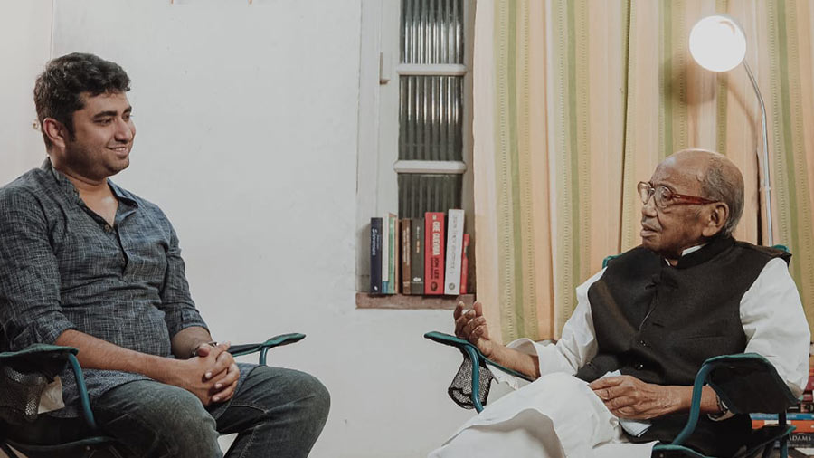 Shatarup Ghosh interviews Tarun Majumdar in Jadavpur, Kolkata