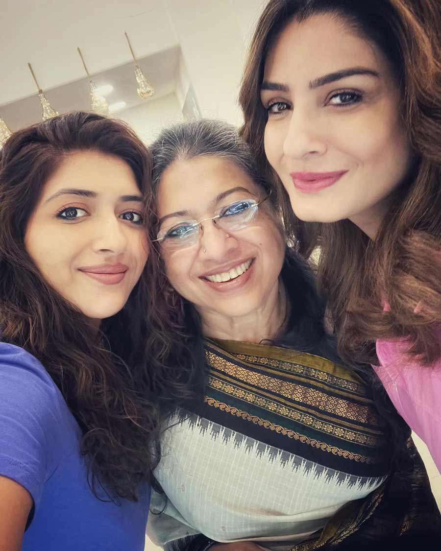 (From left) Sreenanda Shankar, Tanusree Shankar and Raveena Tandon in a single frame. Veteran dancer Tanusree Shankar uploaded this photograph on Facebook with the caption: “It was wonderful to meet Raveena again! Such a warm and wonderful girl! ”