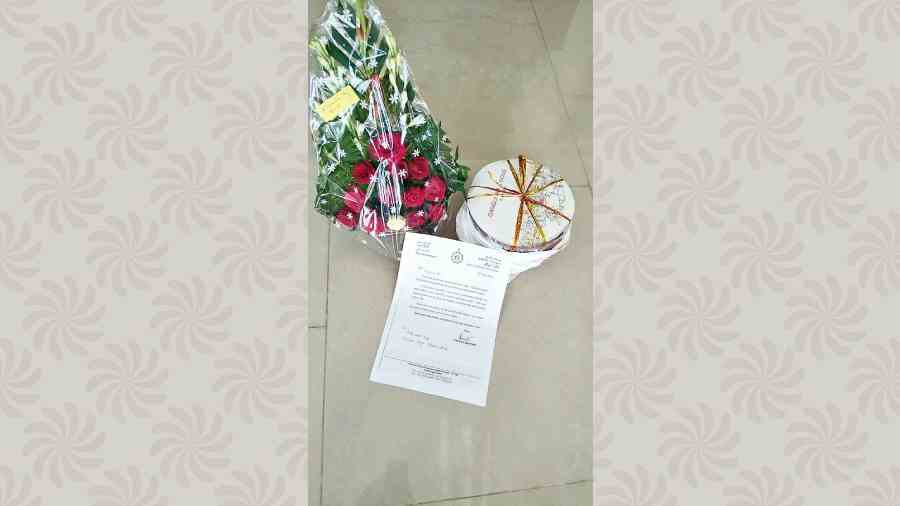 A handi of rosogolla and a congratulatory letter signed by the chief minister for him.