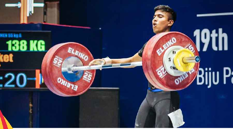 CWG: Sanket opens tally for India