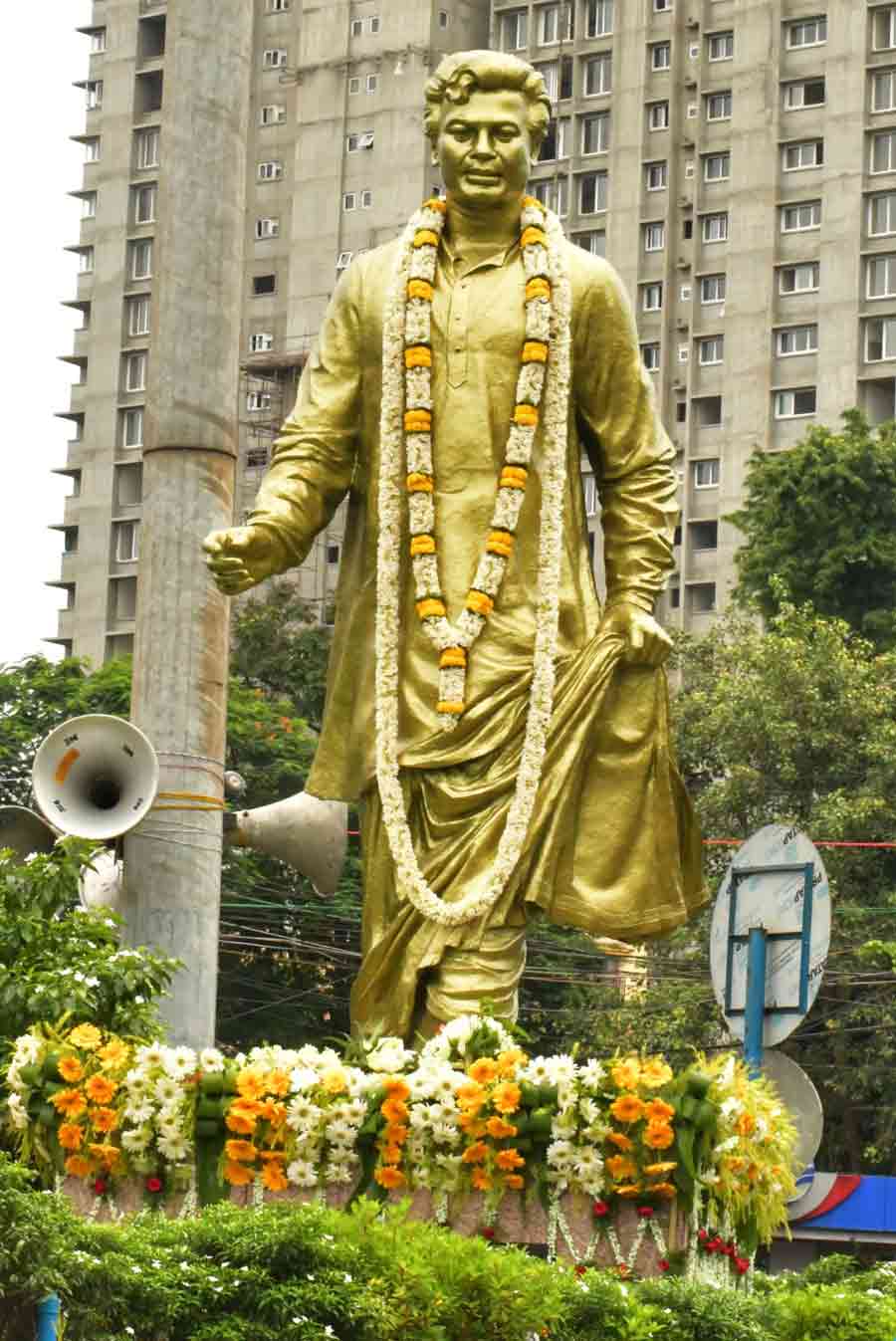 A garlanded statue of Uttam Kumar in Tollygunge on the actor’s 42nd death anniversary on Sunday, July 24. 
