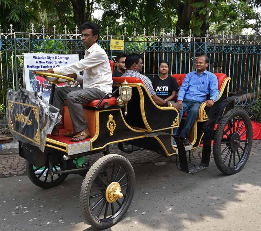 An exhibition of e-carriages was held in front of the Kolkata Press Club near the Maidan on Thursday. People for the Ethical Treatment of Animals (PETA) and CAPE Foundation organised the event advocating the replacement of horse-drawn carriages with e-carriages. 