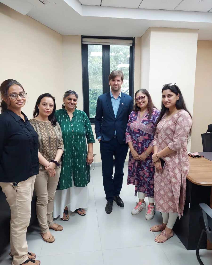 Alliance française du Bengale director Nicolas Facino, visited Modern High School to discuss the scope of linguistic and cultural partnerships between the two educational institutions to strengthen Indo-French bilateral relations in the domain of education.