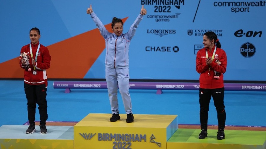  Saikhom Mirabai Chanu, shattered Commonwealth Games 2022 records to win India's first gold medal 