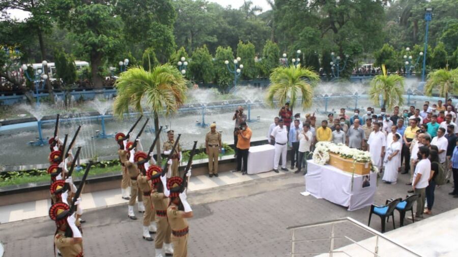 Kolkata bids KK farewell with gun salute