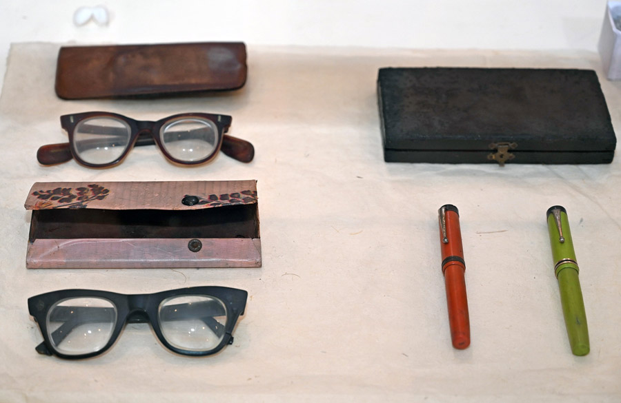The archives also comprise souvenirs from Bose’s life, carefully collected from his family and close ones. Among the most iconic items are his spectacles and pen, which he used till his last days