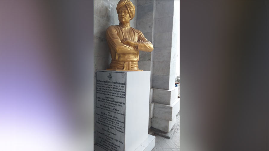 A bust of the Swami Vivekananda, one of the most noteworthy Freemasons 