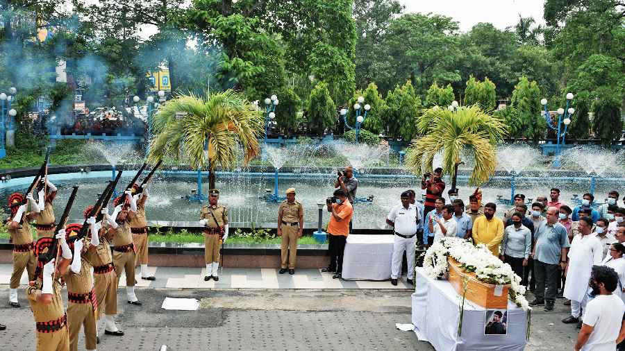 A police contingent gives a gun salute to singer KK at Rabindra Sadan on Wednesday afternoon.