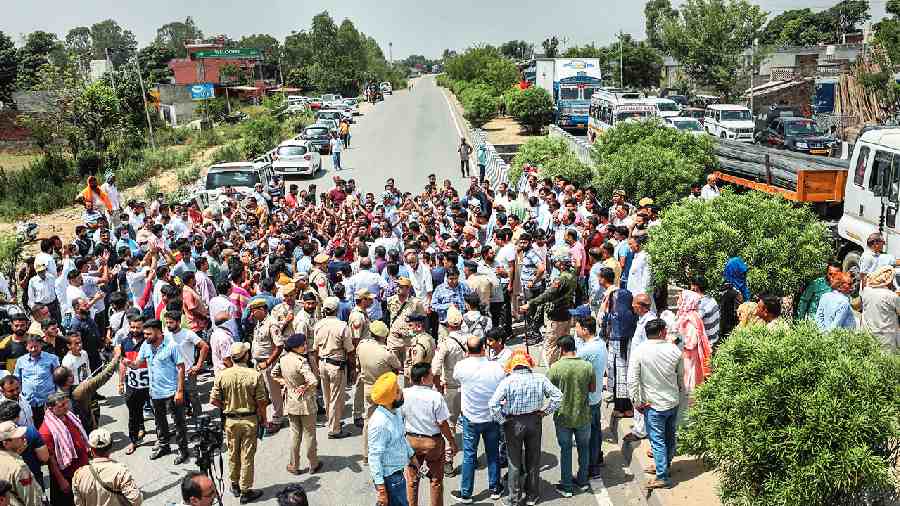 The Teachers Association of Jammu and Kashmir blocks the Jammu-Pathankot highway in Samba to protest the killing of teacher Rajni Bala.