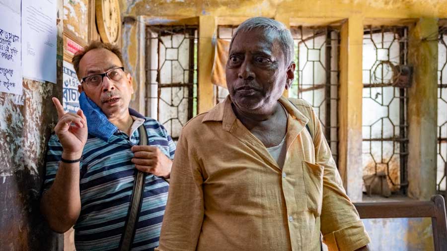 Sanjay Tiwari (left) and Nand Kishore Singh have both spent the majority of their lives as conductors on Kolkata’s trams