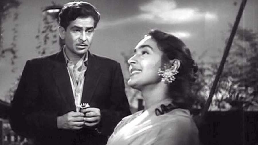 'Anari' (1959) directed by Hrishikesh Mukherjee starring Raj Kapoor and Nutan, won the President's Silver Medal for Best Feature Film in Hindi. 