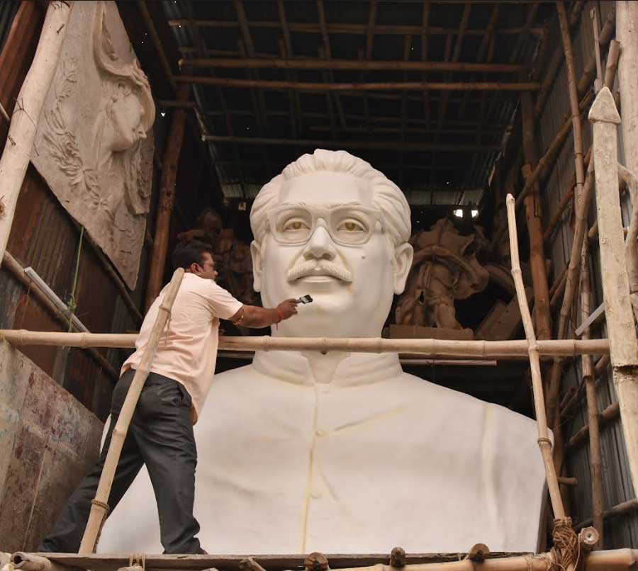 An artist provides finishing touches to a bust of Sheikh Mujibur Rahman on Thursday. The sculpture will be installed outside the Sealdah railway station