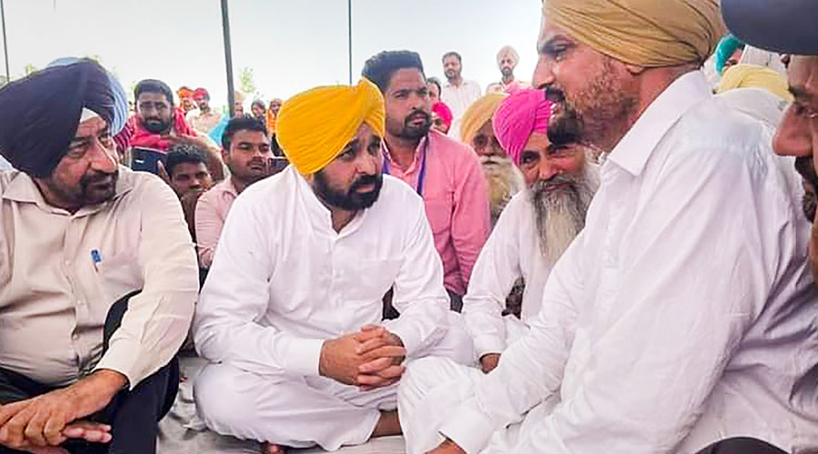Punjab Chief Minister Bhagwant Mann offers his coldolences to Balkaur Singh, father of the slain Punjabi singer Sidhu Moosewala, at Musa village in Mansa district on Friday.