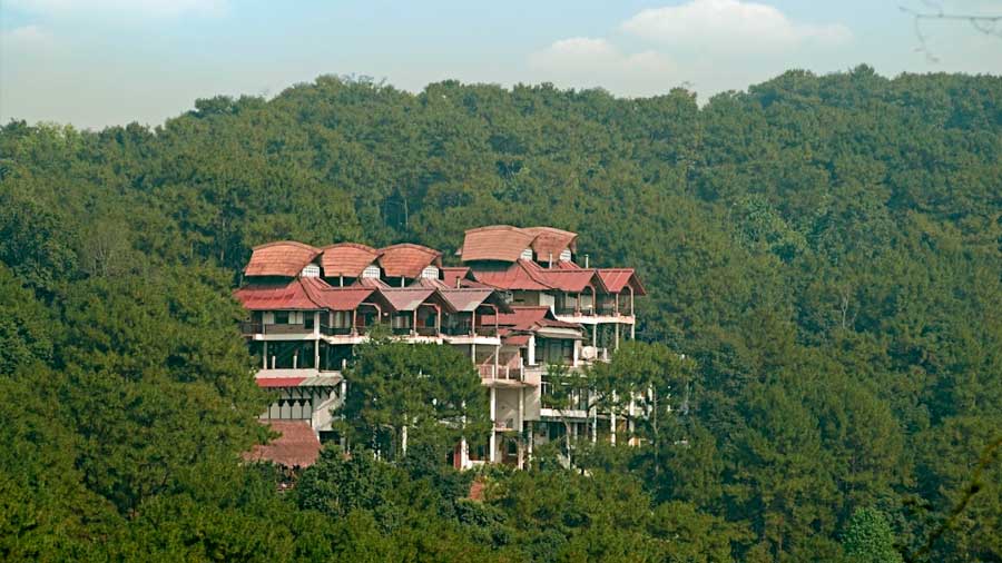 Ri Kynjai - Serenity by the Lake is nestled along the slopes of a verdant hill overlooking Umiam Lake
