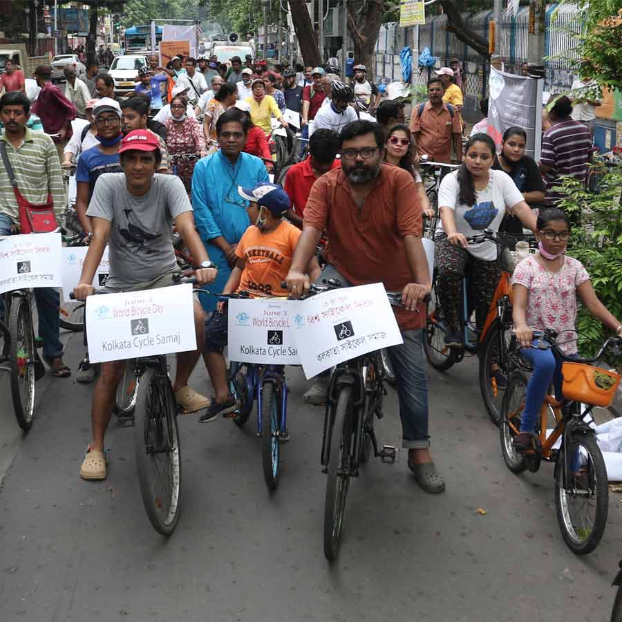 HEALTHY CHOICE: Actor Ritwick Chakraborty and director Pradipta Bhattacharyya take part in a cycle rally to mark World Bicycle Day on Friday, June 3.