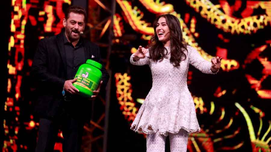 Salman Khan gives shout out to Shah Rukh at IIFA: Our 'Pathaan