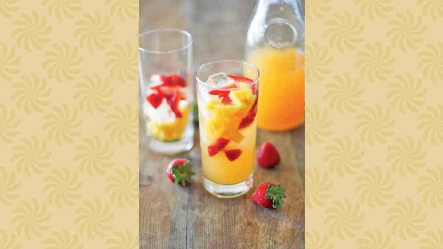Summer Fruits Cooler @Williams Kitchen: This chunky and chewy cooler at the Shakespeare Sarani kitchen brings in the goodness of freshly diced summer fruits with coconut water that makes for the perfect sip-and-bite-style drink.  @Rs 250-plus