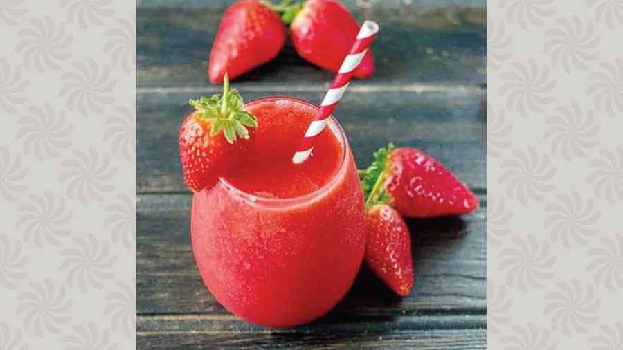 Frozen Strawberry Slush at Marbella’s: Beat the summer heat with slushed ice churned with fresh strawberry puree and a dash of secret syrup at the Elgin and Hindustan Park outlets of the cafe. Sure to brighten your day! @Rs 199-plus