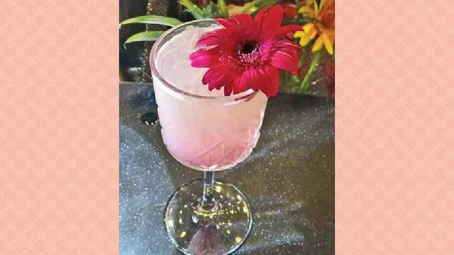 Eastern Elixir @Warehouse Cafe: A delicious refreshing concoction of litchi juice, rose syrup, lime juice and coconut water. All summer goodness combined in one at this new entrant in South City Mall.  @Rs 295-plus