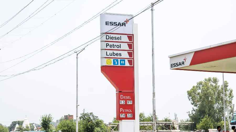 Essar is also in the midst of drilling exploratory wells to establish shale gas reserves, which are generally found 2,800-3,600 meters below the surface. 