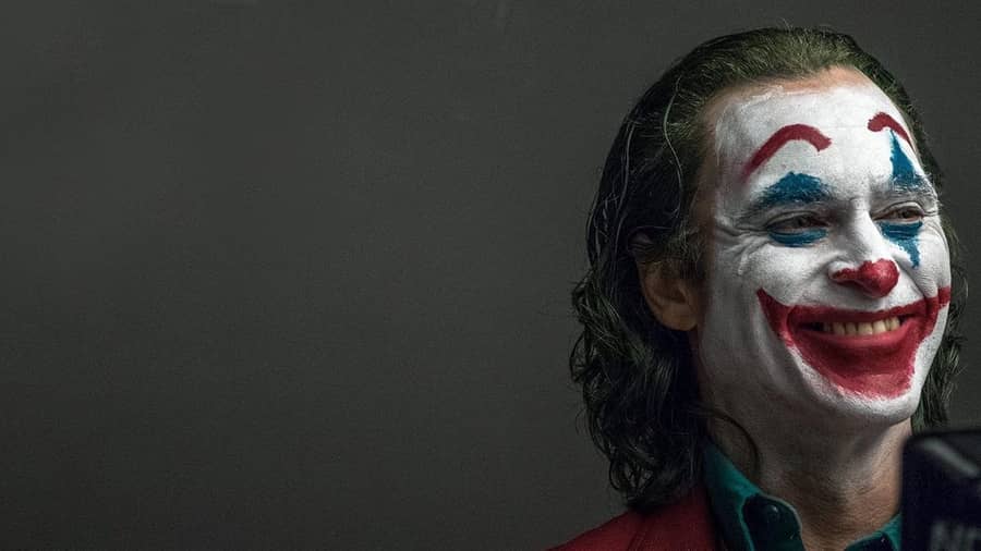 Joaquin Phoenix as Arthur Fleck in Joker (2019).