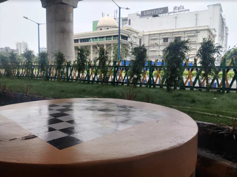 Much like the popular space beneath Gariahat Flyover, this too has been revamped to a community space complete with huge chess boards where passersby can square-off in a battle of brains