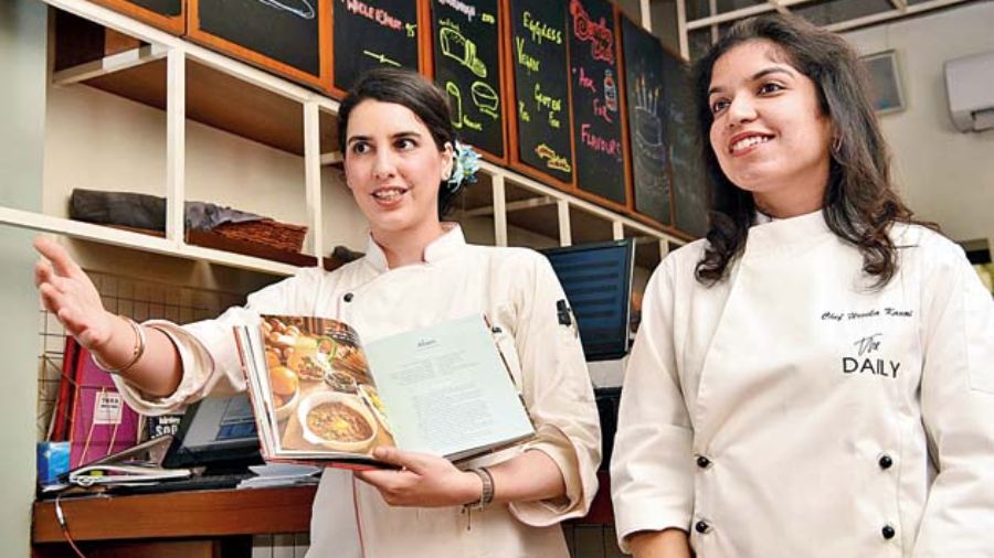 Chef Urvika Kanoi (right) of The Daily gave company to Anahita Dhondy as she read excerpts from her book and created quick versions of some of her famous dishes.