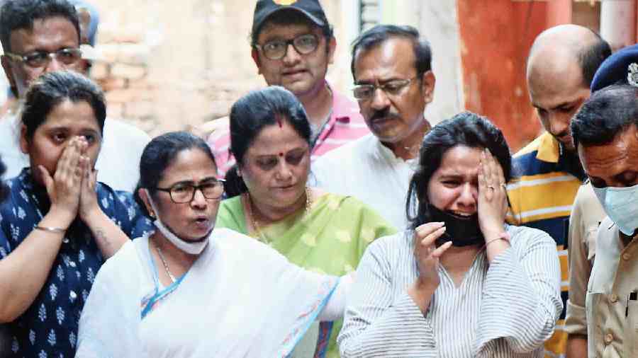 Chief minister Mamata Banerjee outside Ashok and Rashmita Shah’s Bhowanipore home with the couple’s daughters and relatives on Wednesday afternoon.