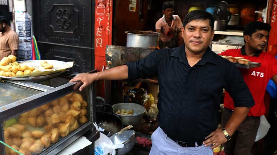 Arun Kumar Yadav at Arun Tea Stall (near The Saturday Club back gate), established in 2005