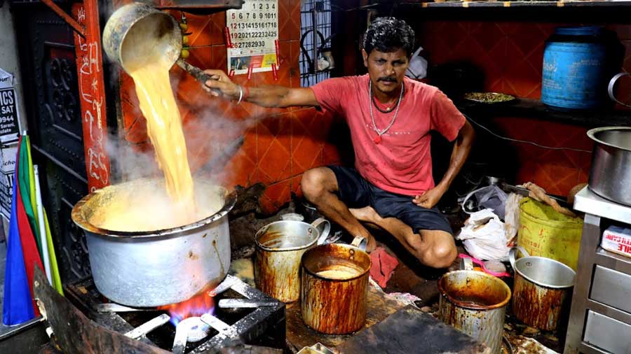 Kapil Kumar Yadav, the famous 'chai mistri' of Arun Tea Stall