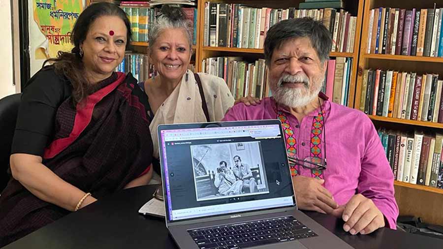 Ina Puri (left) with writer-activist Rahnuma Ahmed and Shahidul Alam (right)