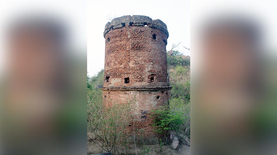 The ruins of the tower at Jai Chandi hill 