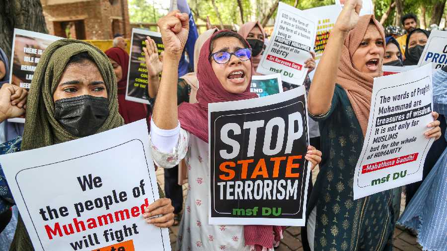 Members of Muslim Students Federation Delhi University stage a protest after two persons from the Muslim community were allegedly killed by police in Ranchi during protest