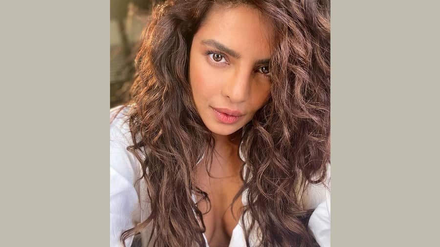 Priyanka Chopra “wow”-ed her hubby Nick Jonas with stunning glimpses from the sets of her upcoming web series Citadel in Atlanta, rocking a white shirt, nude makeup and perfect wavy hair.