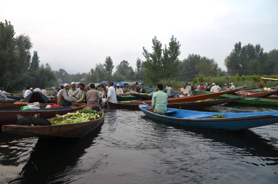 Cacophony: One of the most interesting parts of a morning sail is the sudden plunge from silence to cacophony when visiting the early-morning wholesale floating vegetable market. Farmers and vendors gather on the water in their boats to buy and sell fresh produce