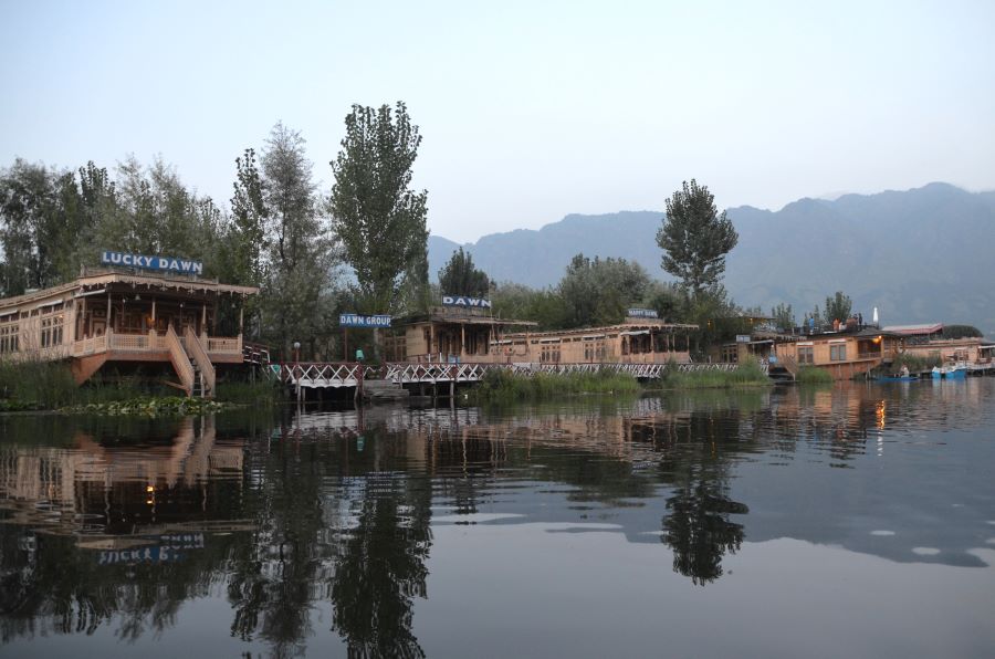 An abode on the water: If you’re in Srinagar, spending a night on a house boat on the Dal is highly recommended. Wake up to watch the sun paint the water and sip on a ‘kahwa’