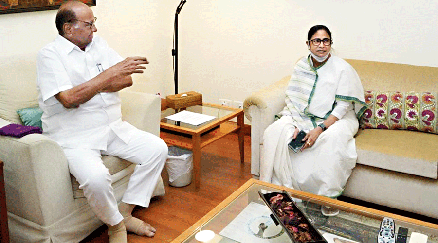 Mamata meets Pawar in Delhi