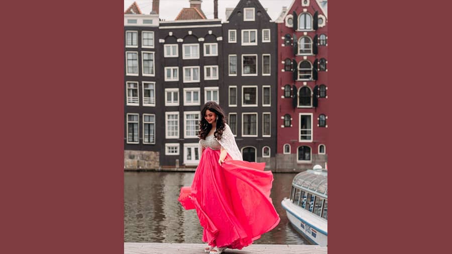 Looking like a dream and how! We can’t take our eyes off this click of Ritabhari in a twirly number from Amsterdam. This one is sure to add to her 3-million Insta fam. 