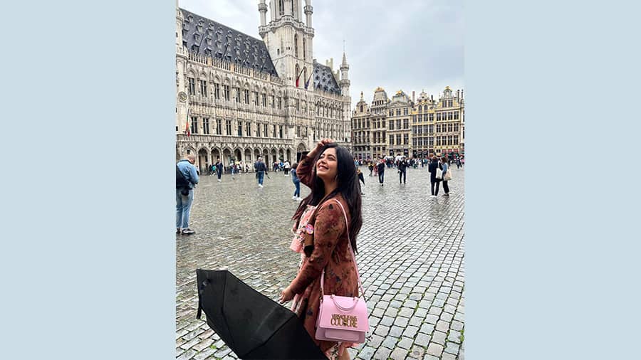 That cute pink Versace bag surely deserves a close-up! Rain sets the mood for this shot of the brolly girl. The winner is, of course, the sheer joy on Ritabhari’s face. #happyholidays