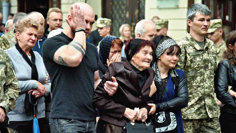 People at the funeral of senior lieutenant Ruslan Skalsky in Lviv on June 4. 