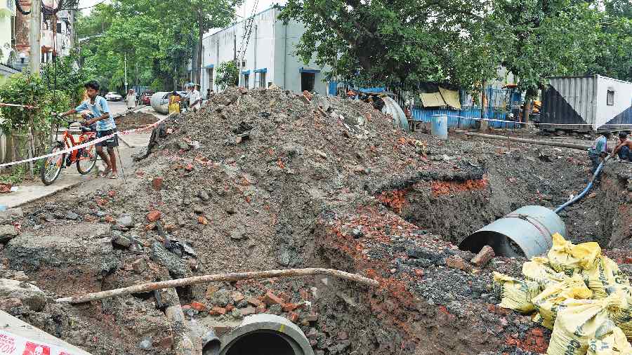 Underground drainage pipeline work on Radhagobinda Nath Sarani in Tollygunge on Wednesday.
