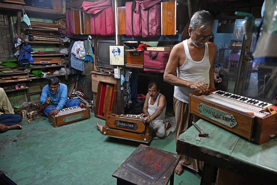 Since its foothold in India, there have been quite a number of companies that started making the harmonium with precision and skill. One of the pioneers in Kolkata is Pakrashi and Co. Born in 1922, Pakrashi has had a considerable contribution in the making of the instrument and celebrated its centenary recently. Above, workers craft a piece  