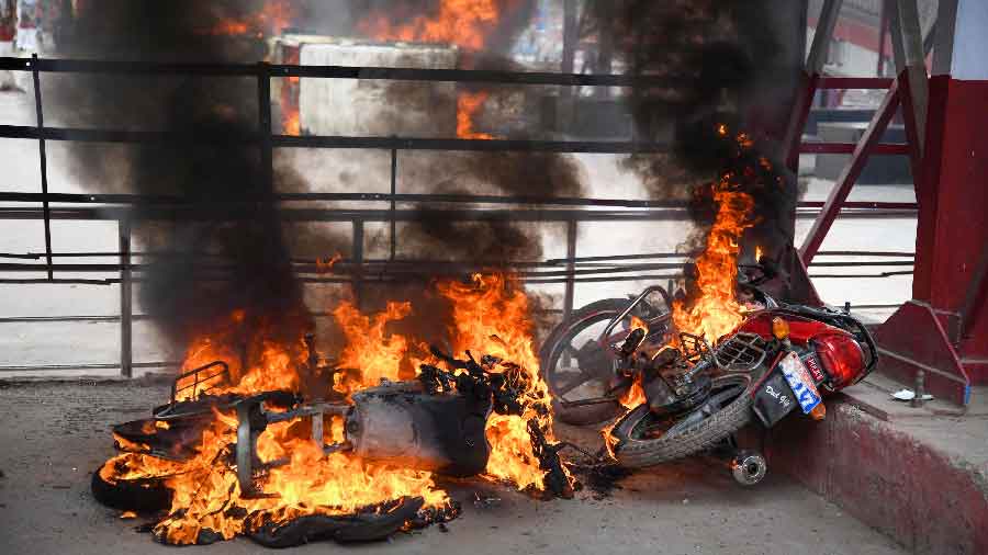 Protesters set ablaze vehicles in an ire against the Agnipath scheme outside Danapur Railway Station near Patna